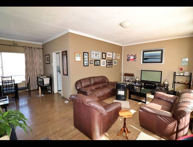 3 BEDROOM HOUSE FOR SALE IN SYMHURST